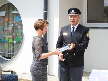 Odkritje spominske plošče na stavbi Osnovne šole Janeza Kuharja Razkrižje 22